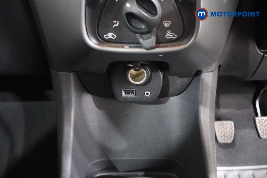 Toyota Aygo X-Play Manual Petrol Hatchback - Stock Number (1554735) - 4th supplementary image