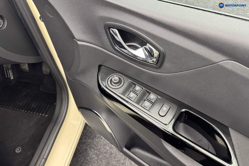 Renault Captur Dynamique Nav Manual Diesel SUV - Stock Number (1561544) - 17th supplementary image