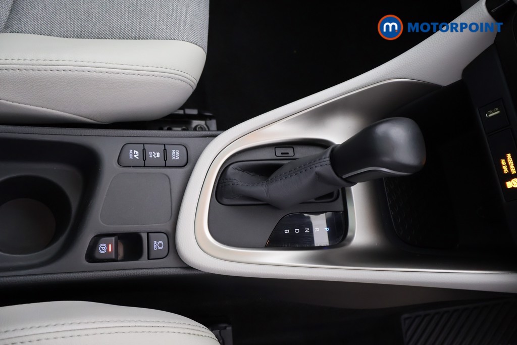 Toyota Yaris Excel Automatic Petrol-Electric Hybrid Hatchback - Stock Number (1563645) - 6th supplementary image