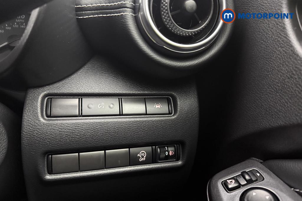 Nissan Juke N-Connecta Automatic Petrol SUV - Stock Number (1564950) - 17th supplementary image