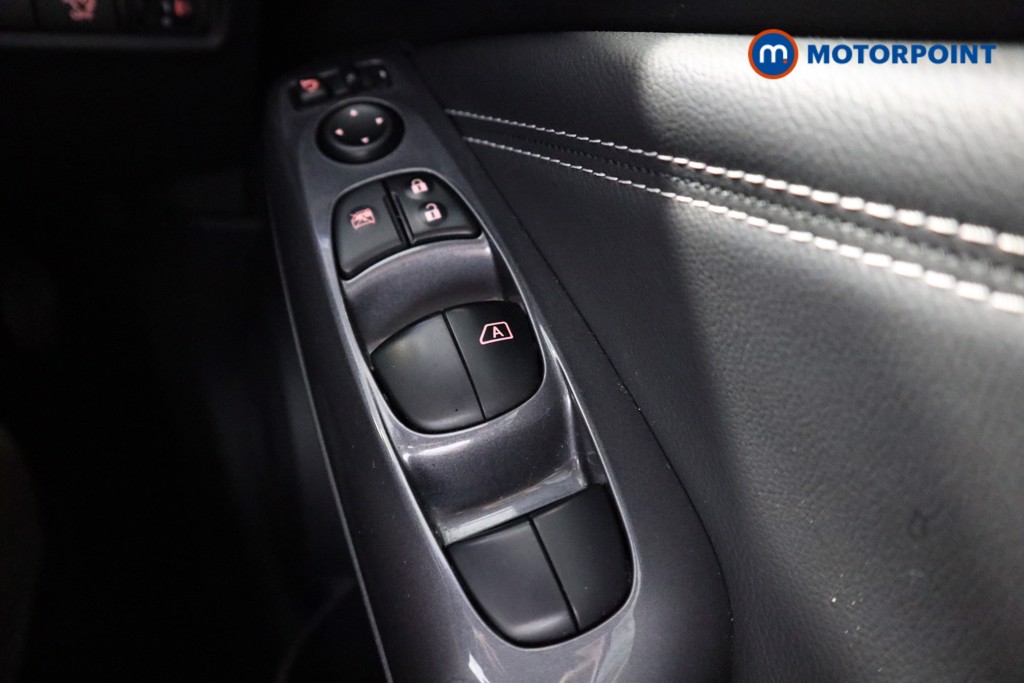Nissan Juke N-Connecta Automatic Petrol SUV - Stock Number (1564960) - 6th supplementary image