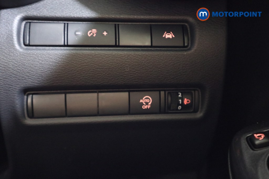 Nissan Juke N-Connecta Automatic Petrol SUV - Stock Number (1564960) - 7th supplementary image