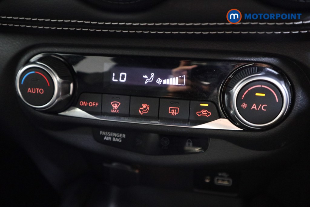 Nissan Juke N-Connecta Automatic Petrol SUV - Stock Number (1564960) - 9th supplementary image