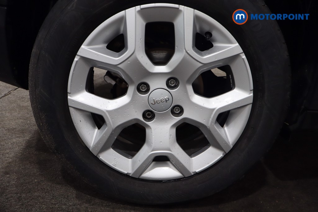 Jeep Avenger Altitude Manual Petrol SUV - Stock Number (1565185) - 9th supplementary image