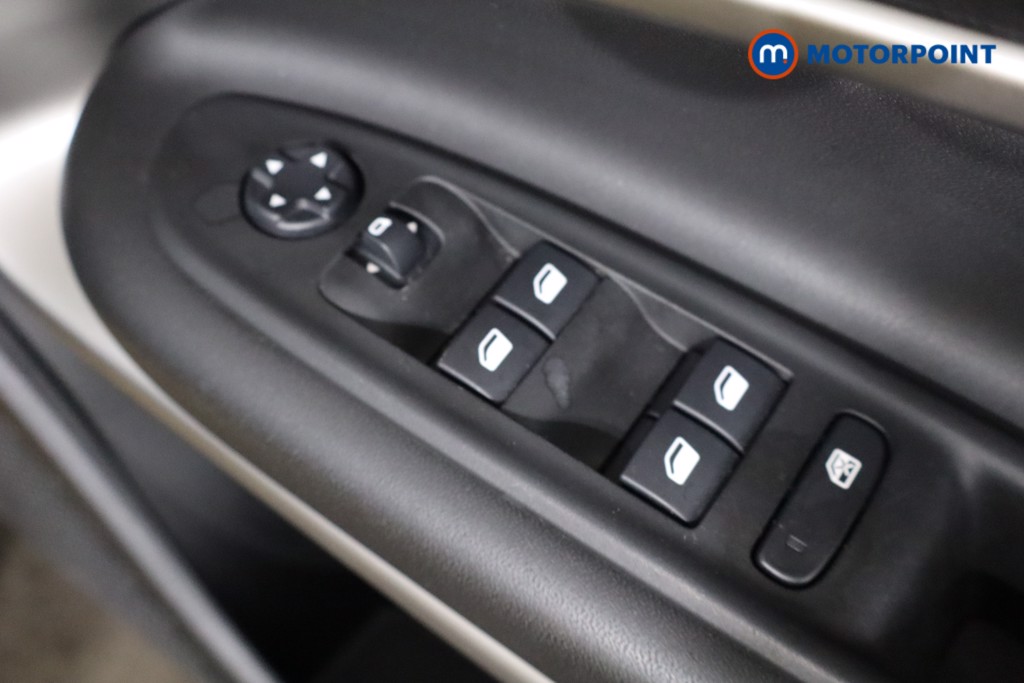 Jeep Avenger Altitude Manual Petrol SUV - Stock Number (1565185) - 24th supplementary image