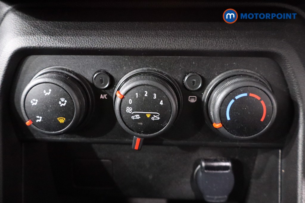 Dacia Sandero Essential Manual Petrol Hatchback - Stock Number (1565959) - 16th supplementary image