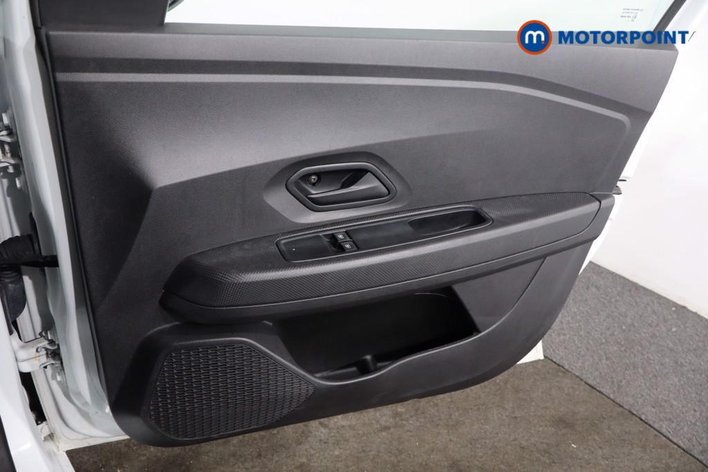 Dacia Sandero Essential Manual Petrol Hatchback - Stock Number (1565959) - 21st supplementary image