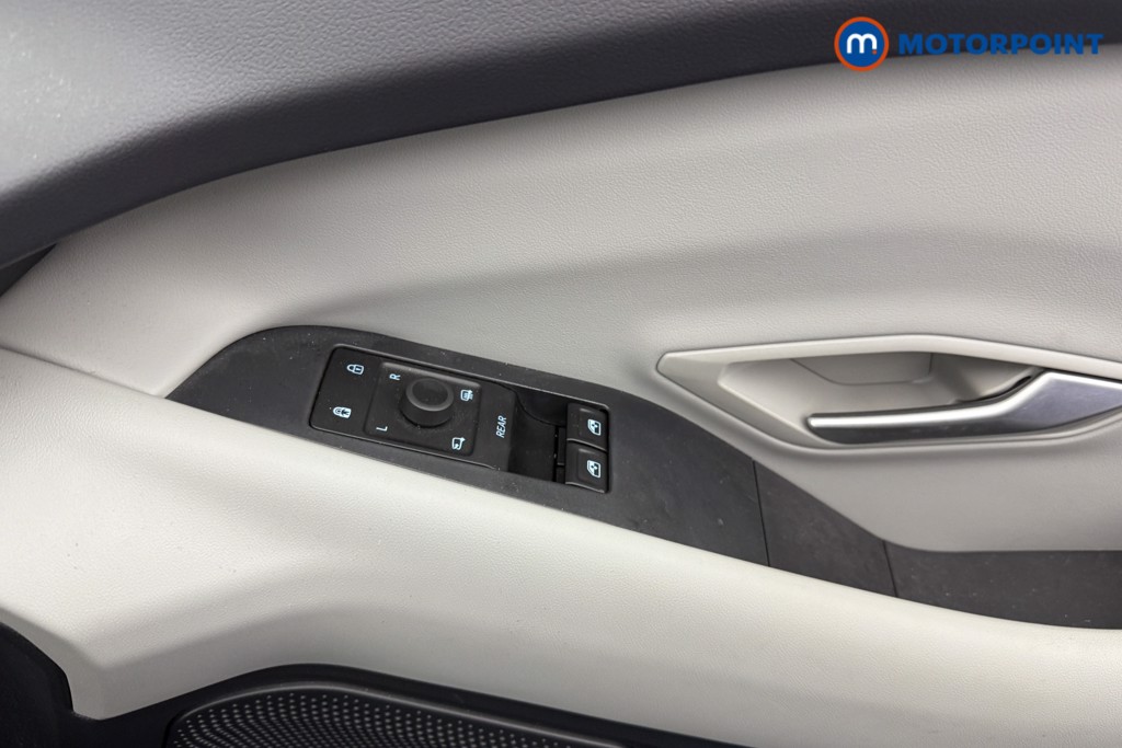 Ford Explorer Select Automatic Electric SUV - Stock Number (1566237) - 17th supplementary image