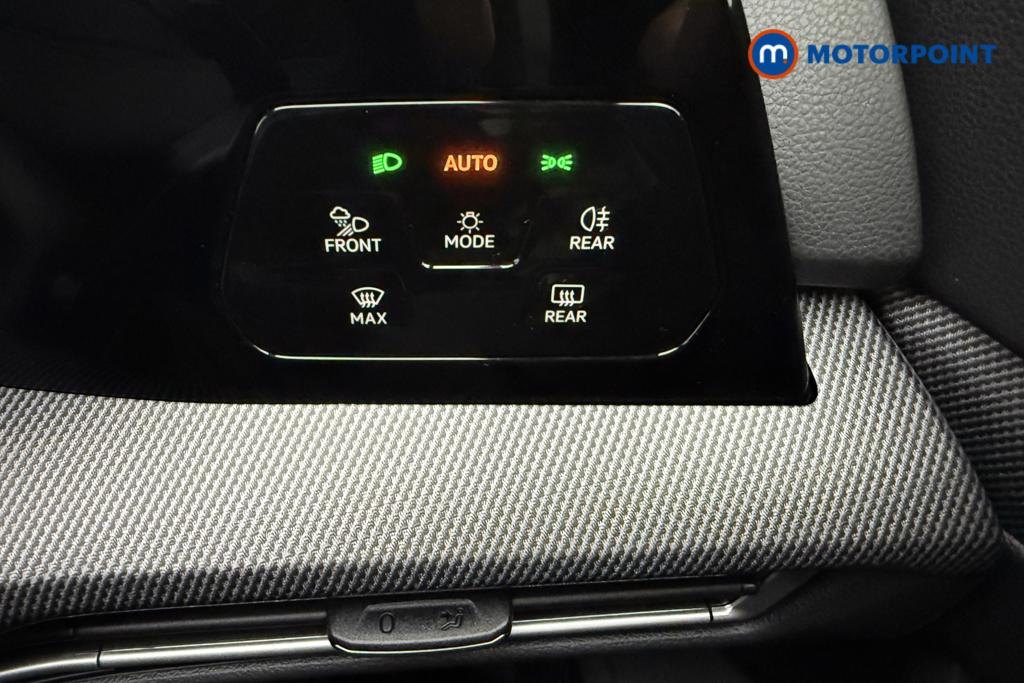 Volkswagen Golf R Automatic Petrol Hatchback - Stock Number (1568650) - 17th supplementary image
