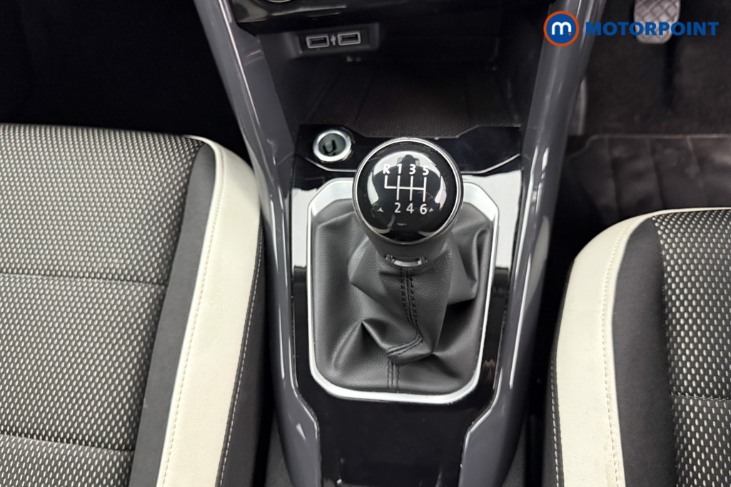 Volkswagen T-Roc SEL Manual Petrol SUV - Stock Number (1560899) - 13th supplementary image