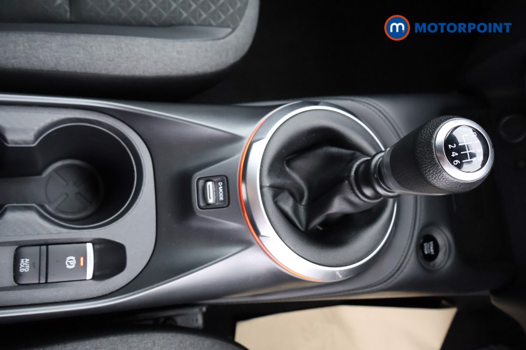 Nissan Juke N-Connecta Manual Petrol SUV - Stock Number (1561442) - 6th supplementary image