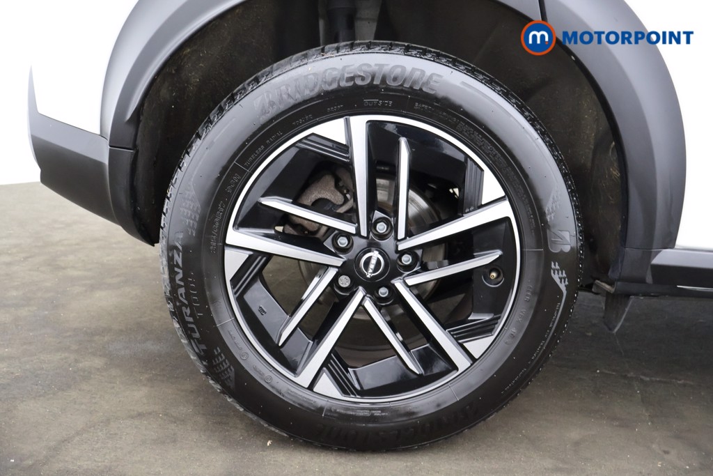 Nissan Juke N-Connecta Manual Petrol SUV - Stock Number (1561442) - 16th supplementary image