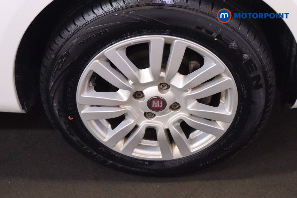 Fiat Punto Pop-Plus Manual Petrol Hatchback - Stock Number (1561496) - 17th supplementary image