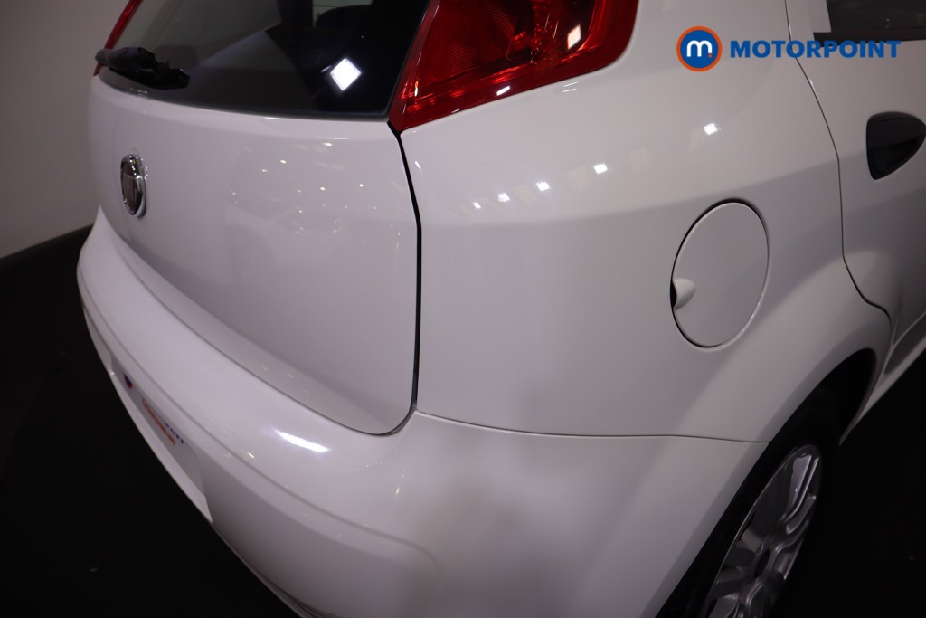 Fiat Punto Pop-Plus Manual Petrol Hatchback - Stock Number (1561496) - 19th supplementary image