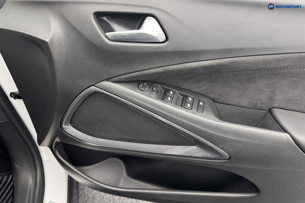 Vauxhall Crossland Ultimate Manual Petrol SUV - Stock Number (1562912) - 16th supplementary image