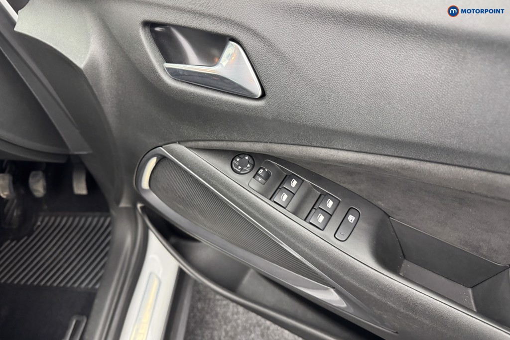 Vauxhall Crossland Ultimate Manual Petrol SUV - Stock Number (1562912) - 17th supplementary image