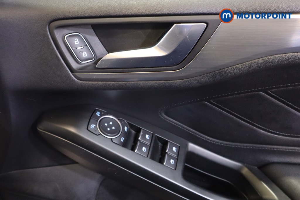 Ford Focus Titanium Manual Petrol Hatchback - Stock Number (1564318) - 8th supplementary image