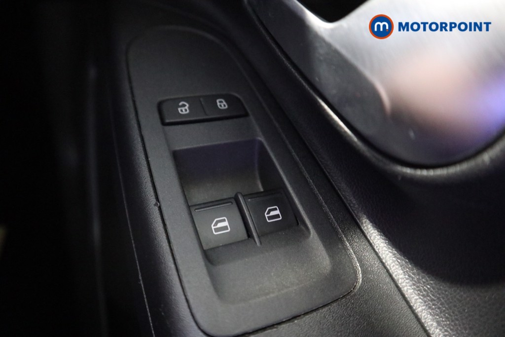 Volkswagen UP Move Up Manual Petrol Hatchback - Stock Number (1564358) - 4th supplementary image