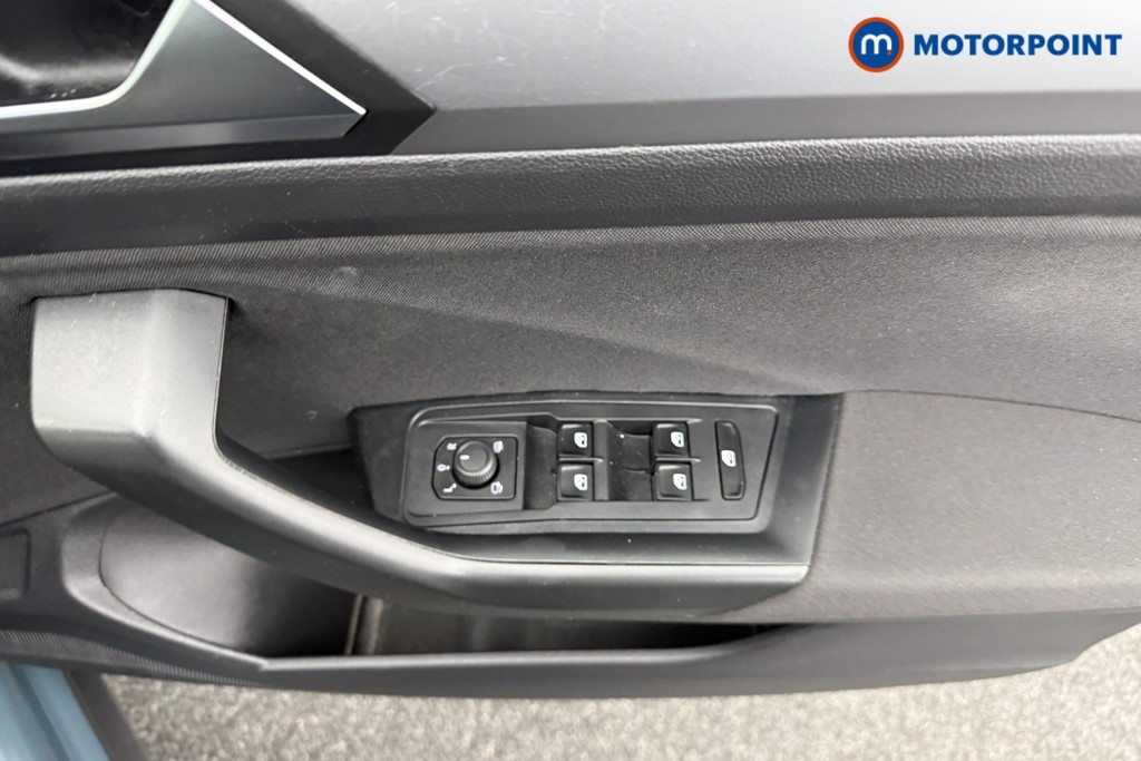 Volkswagen T-Roc Life Manual Petrol SUV - Stock Number (1564783) - 17th supplementary image