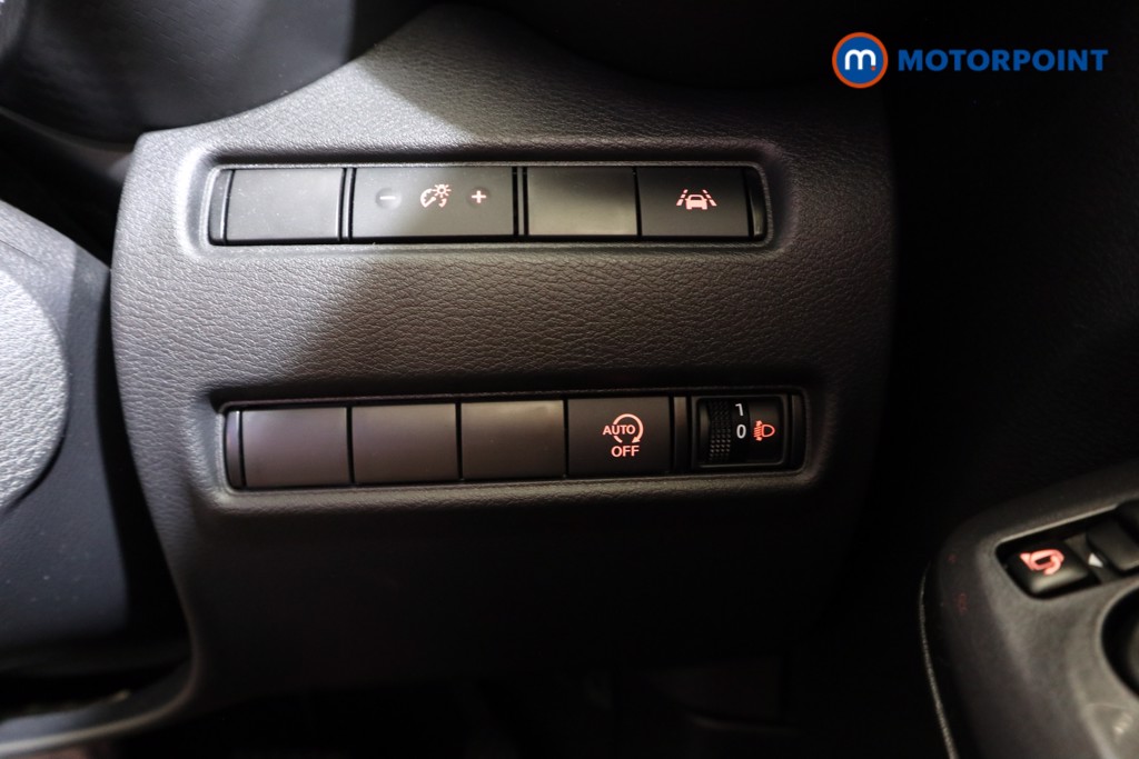 Nissan Juke N-Connecta Automatic Petrol SUV - Stock Number (1564952) - 7th supplementary image