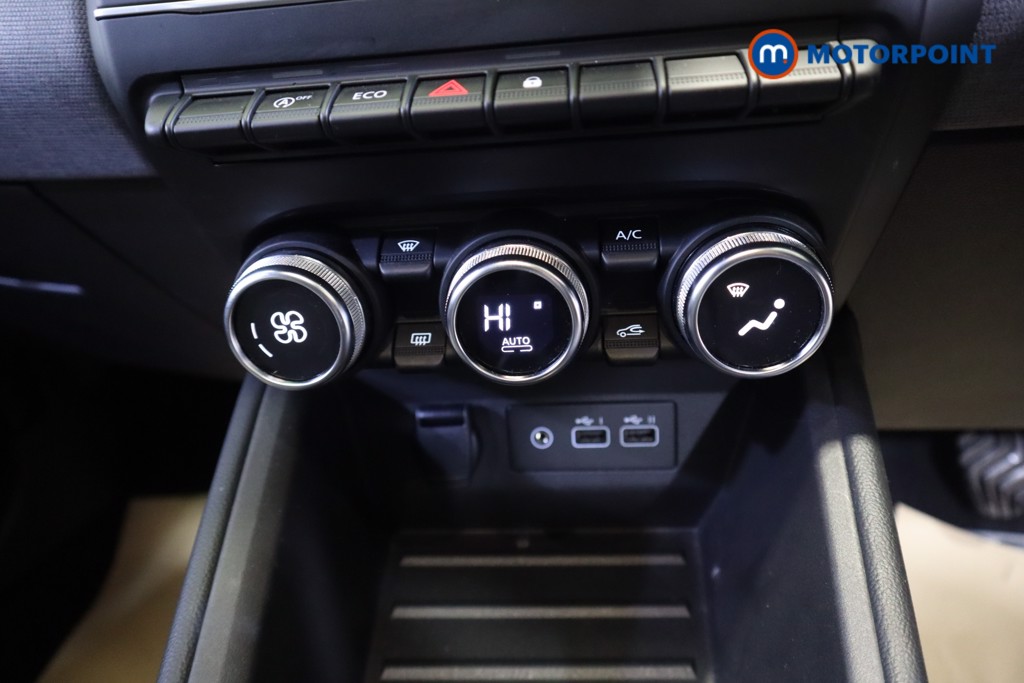 Renault Clio Evolution Manual Petrol Hatchback - Stock Number (1564979) - 5th supplementary image