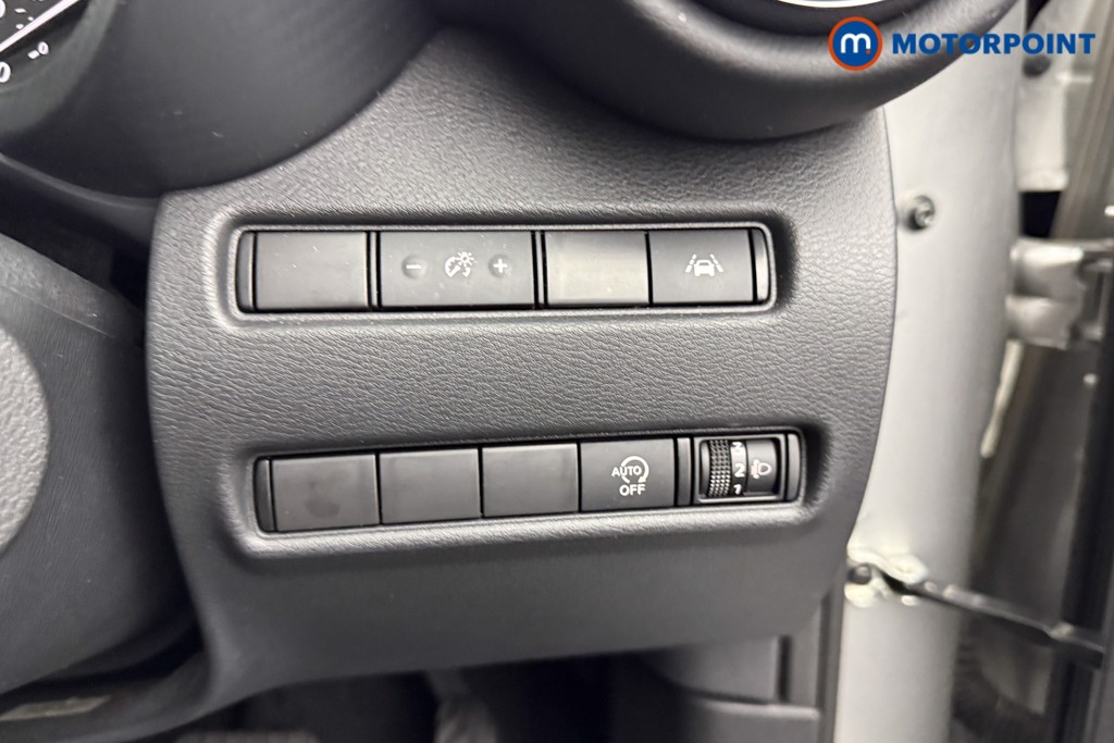 Nissan Juke N-Connecta Automatic Petrol SUV - Stock Number (1565005) - 16th supplementary image