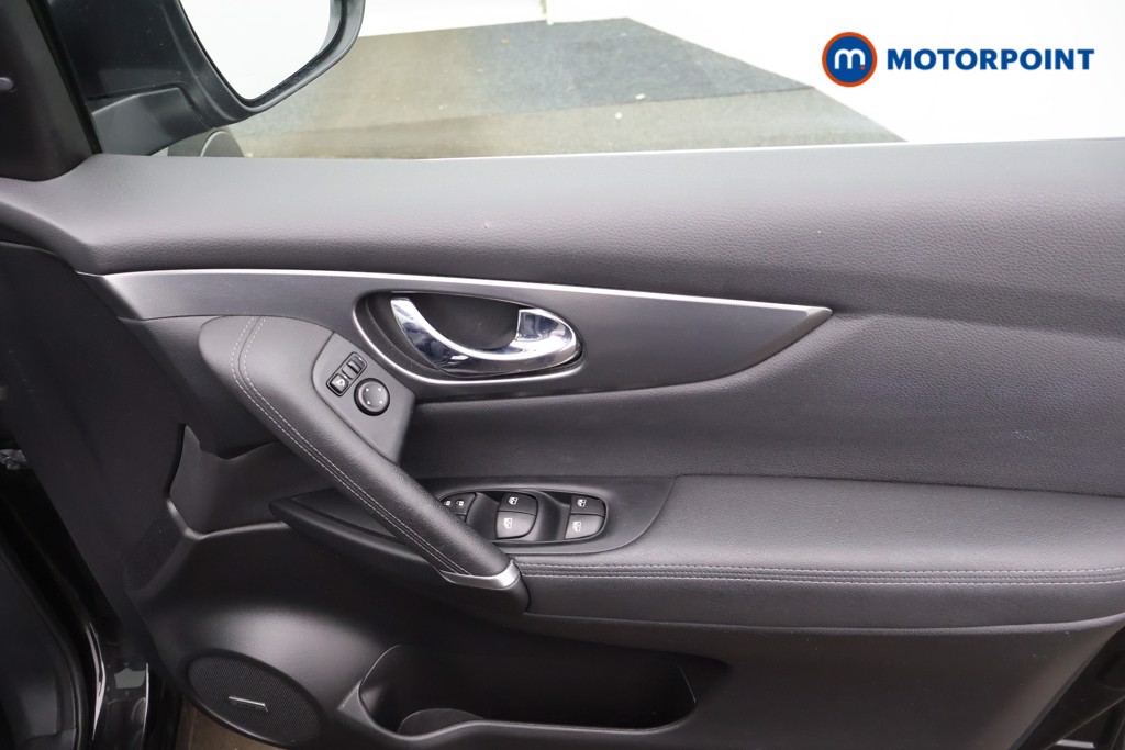 Nissan Qashqai Tekna Automatic Petrol SUV - Stock Number (1565013) - 9th supplementary image