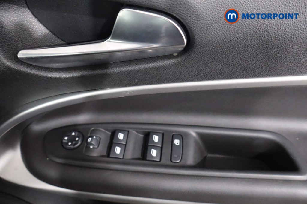 Jeep Avenger Altitude Manual Petrol SUV - Stock Number (1565163) - 21st supplementary image