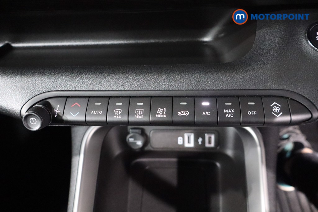 Jeep Avenger Altitude Manual Petrol SUV - Stock Number (1565175) - 19th supplementary image