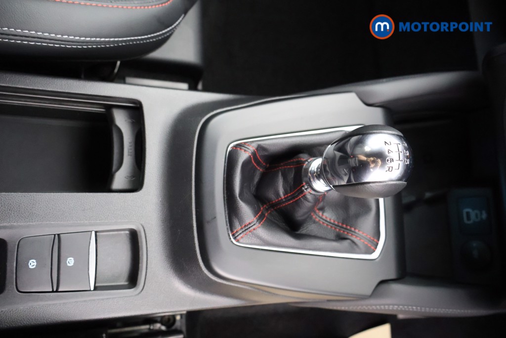 Ford Focus St-Line Vignale Manual Petrol-Electric Hybrid Hatchback - Stock Number (1565657) - 6th supplementary image