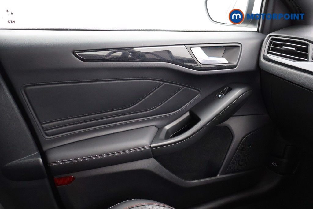 Ford Focus St-Line Vignale Manual Petrol-Electric Hybrid Hatchback - Stock Number (1565657) - 8th supplementary image