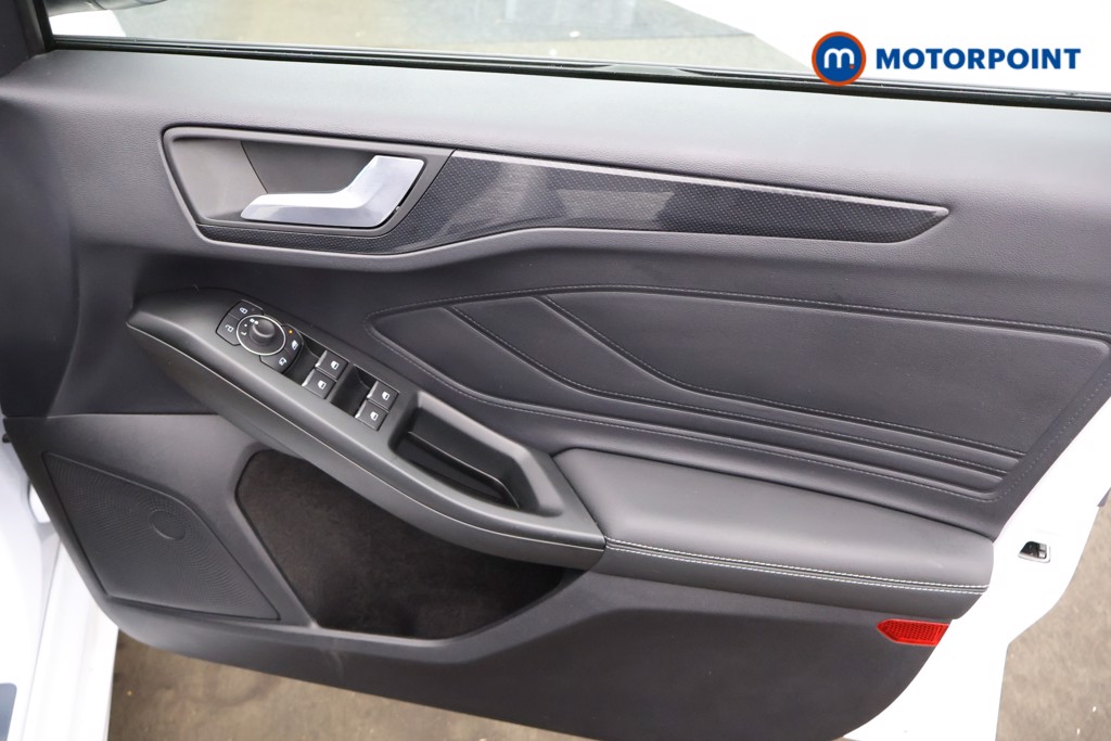 Ford Focus St-Line Vignale Manual Petrol-Electric Hybrid Hatchback - Stock Number (1565657) - 9th supplementary image