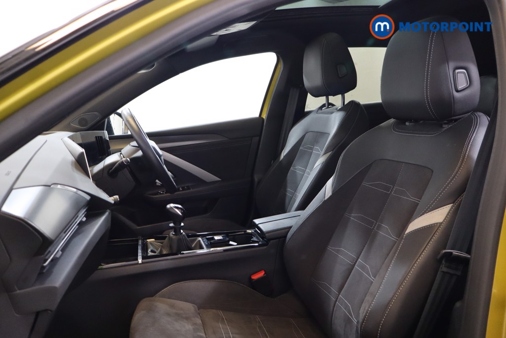 Vauxhall Astra Ultimate Manual Petrol Hatchback - Stock Number (1566857) - 17th supplementary image