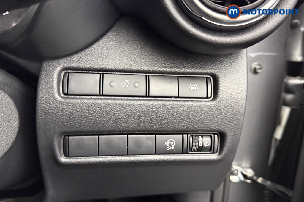 Nissan Juke N-Connecta Automatic Petrol SUV - Stock Number (1566893) - 17th supplementary image
