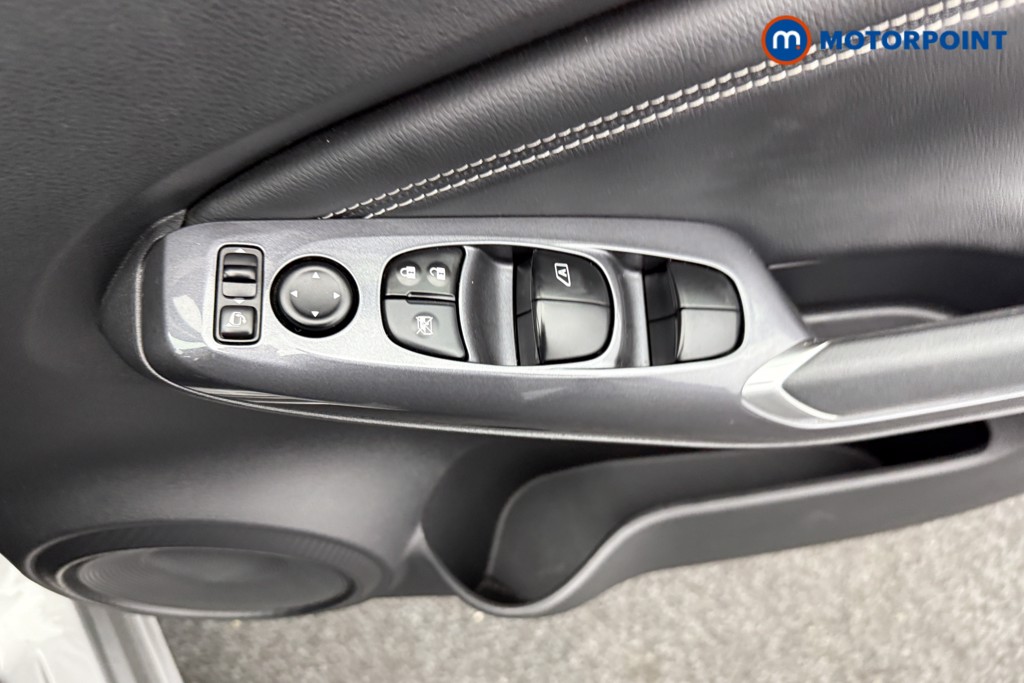 Nissan Juke N-Connecta Automatic Petrol SUV - Stock Number (1566898) - 16th supplementary image