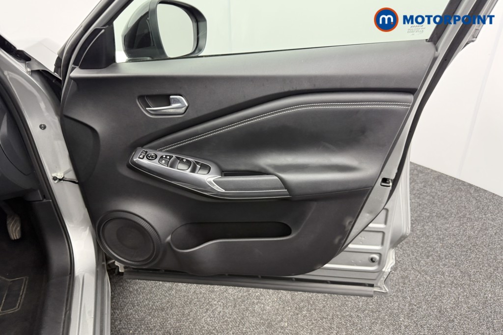 Nissan Juke N-Connecta Automatic Petrol SUV - Stock Number (1566898) - 17th supplementary image