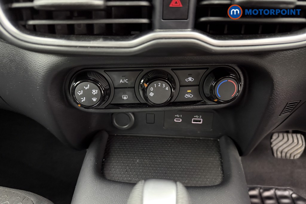 Nissan Juke Acenta Premium Automatic Petrol SUV - Stock Number (1566906) - 9th supplementary image