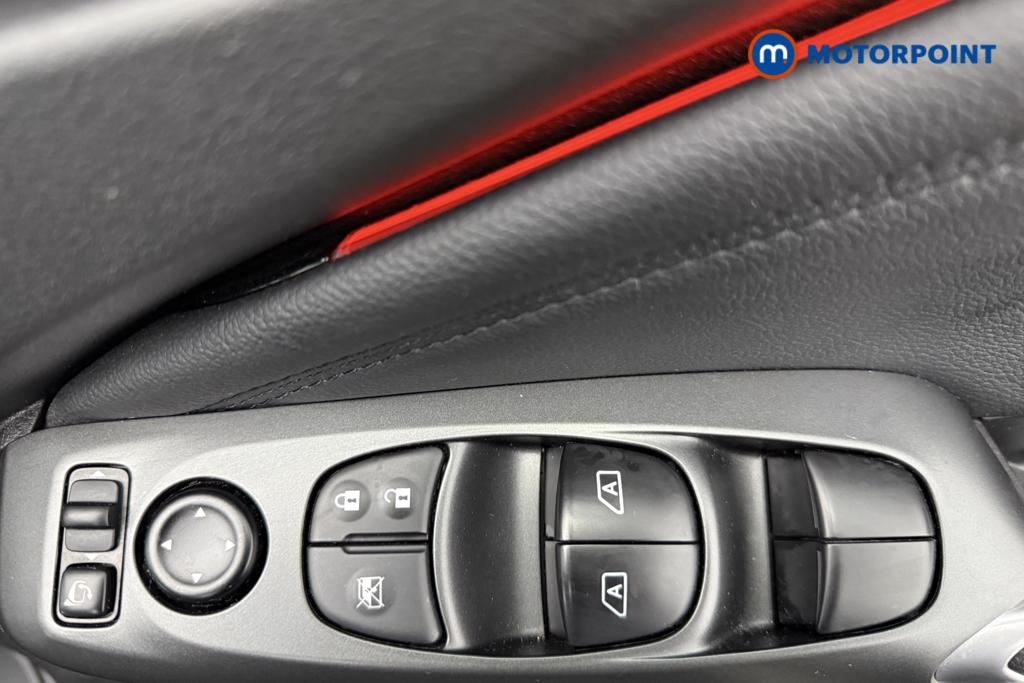 Nissan Juke N-Connecta Automatic Petrol SUV - Stock Number (1553913) - 19th supplementary image