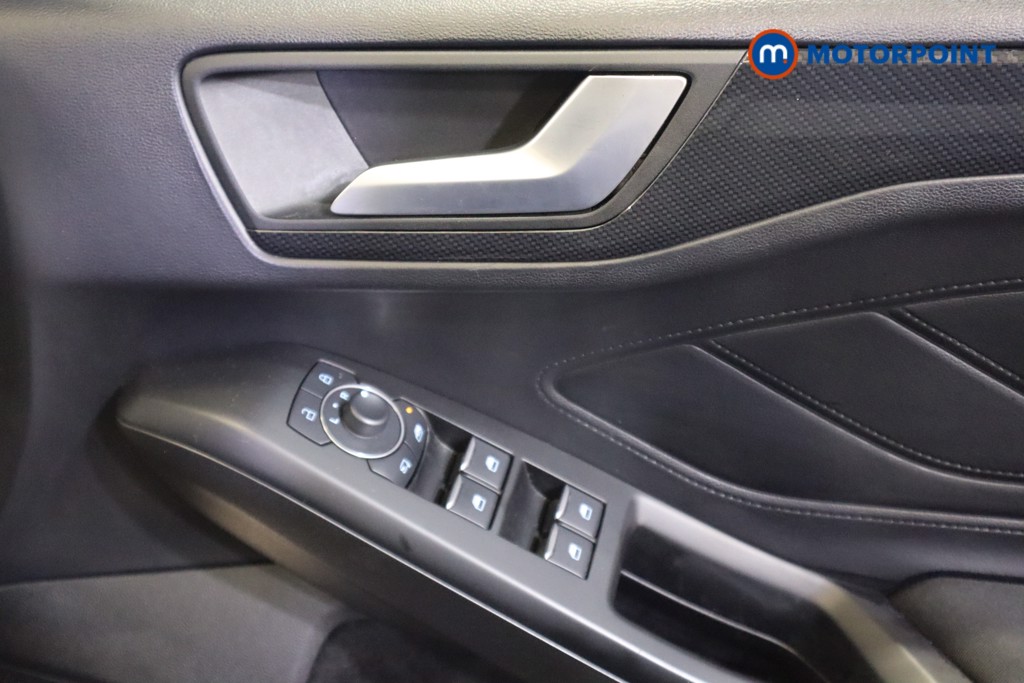 Ford Focus St-Line Edition Manual Petrol-Electric Hybrid Hatchback - Stock Number (1561302) - 8th supplementary image