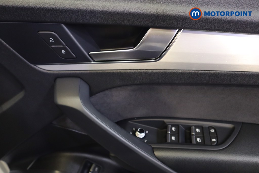 Audi Q5 S Line Automatic Petrol Plug-In Hybrid SUV - Stock Number (1561374) - 9th supplementary image