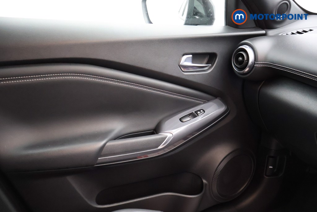 Nissan Juke N-Connecta Automatic Petrol SUV - Stock Number (1564966) - 8th supplementary image