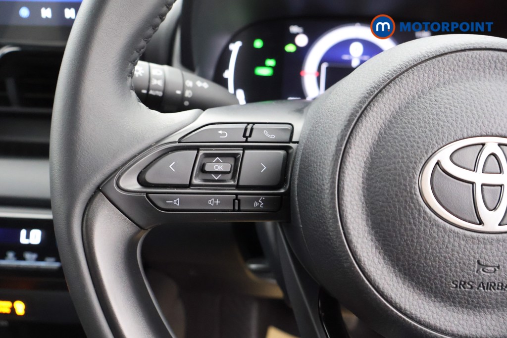 Toyota Yaris Design Automatic Petrol-Electric Hybrid Hatchback - Stock Number (1565041) - 2nd supplementary image