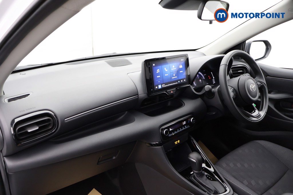 Toyota Yaris Design Automatic Petrol-Electric Hybrid Hatchback - Stock Number (1565041) - 13th supplementary image