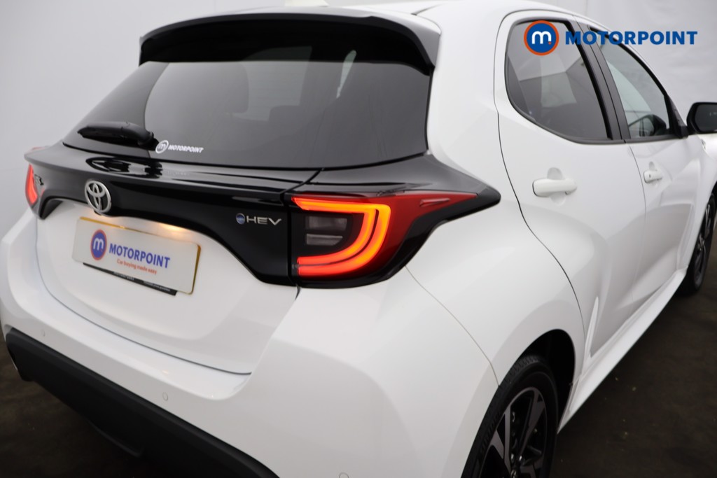Toyota Yaris Design Automatic Petrol-Electric Hybrid Hatchback - Stock Number (1565041) - 16th supplementary image
