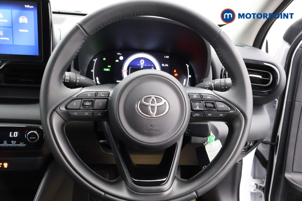 Toyota Yaris Design Automatic Petrol-Electric Hybrid Hatchback - Stock Number (1565041) - 1st supplementary image