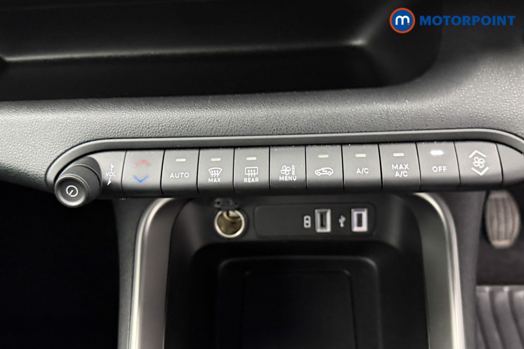 Jeep Avenger Altitude Manual Petrol SUV - Stock Number (1565130) - 9th supplementary image