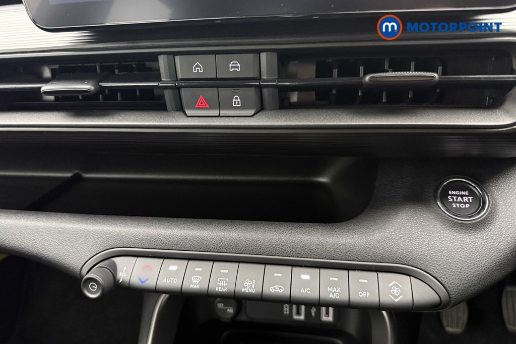 Jeep Avenger Altitude Manual Petrol SUV - Stock Number (1565145) - 9th supplementary image