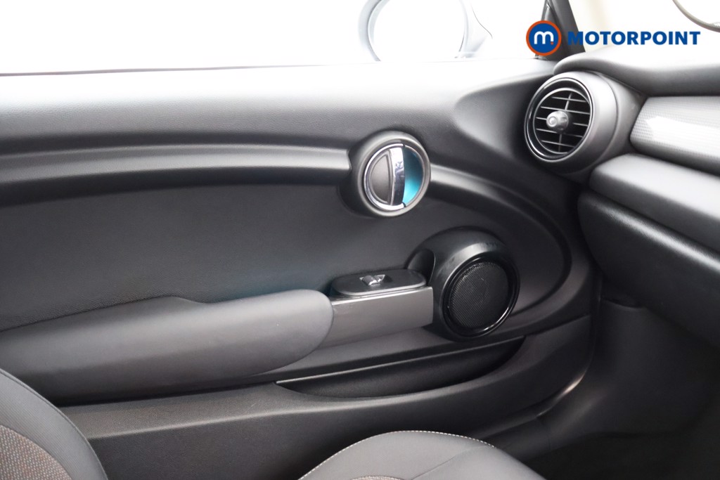Mini Hatchback Cooper Manual Petrol Hatchback - Stock Number (1565187) - 6th supplementary image