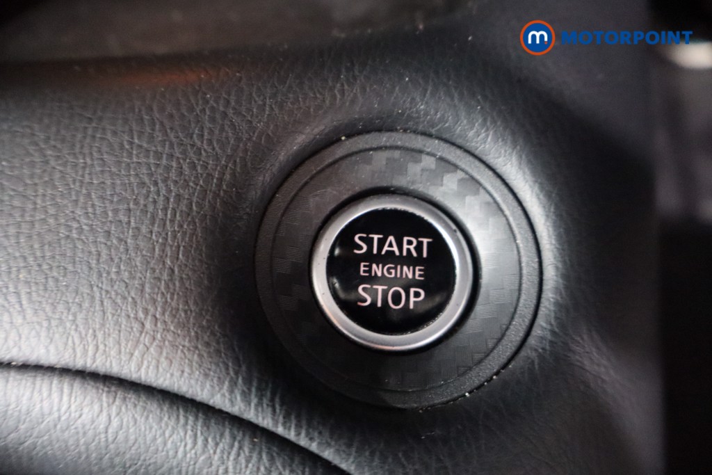 Nissan Juke N-Connecta Manual Petrol SUV - Stock Number (1566107) - 13th supplementary image