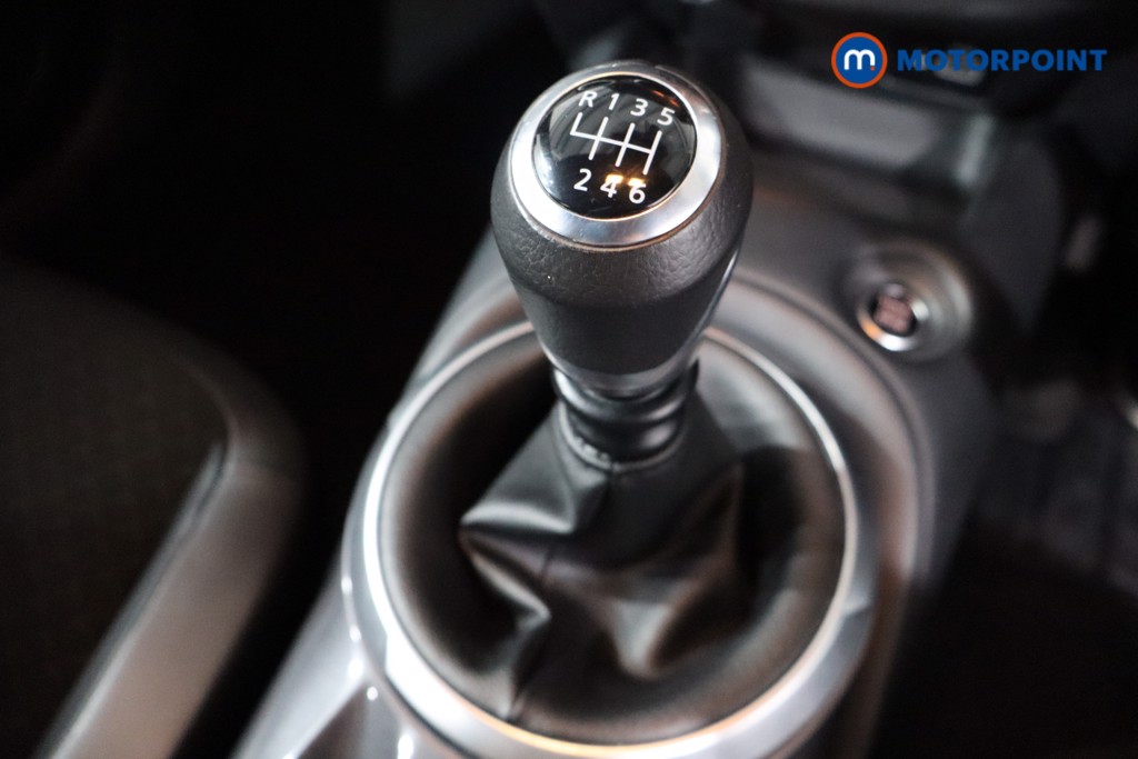 Nissan Juke N-Connecta Manual Petrol SUV - Stock Number (1566107) - 14th supplementary image
